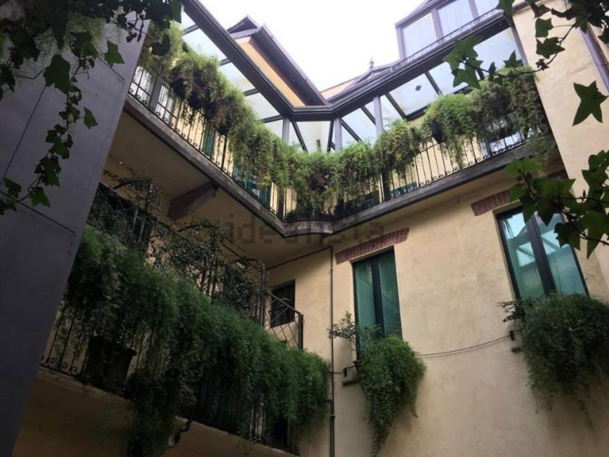 Hl Luxury Duomo Apartment - Via Torino, Montenapoleone Милан Экстерьер фото